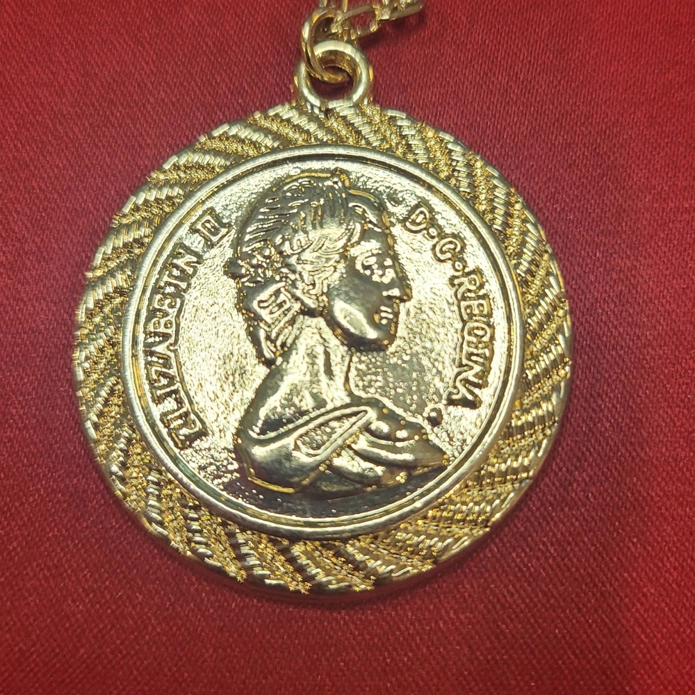 80R Medalium Necklace New
